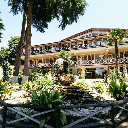 Pitsunda Hotel Ngoại thất bức ảnh