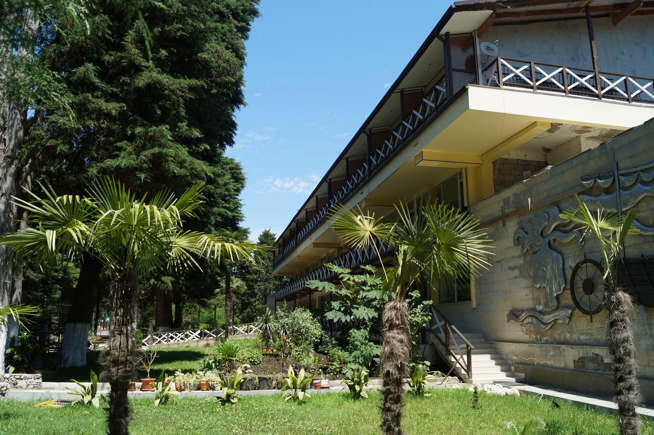 Pitsunda Hotel Ngoại thất bức ảnh
