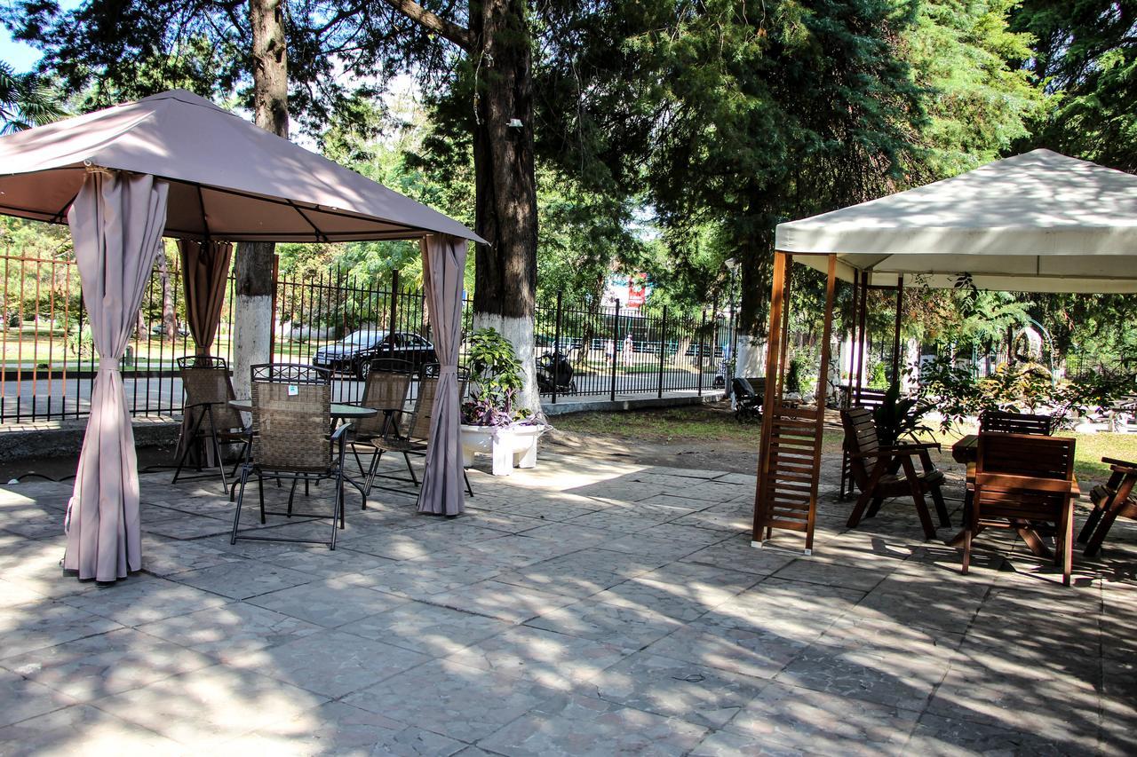 Pitsunda Hotel Ngoại thất bức ảnh