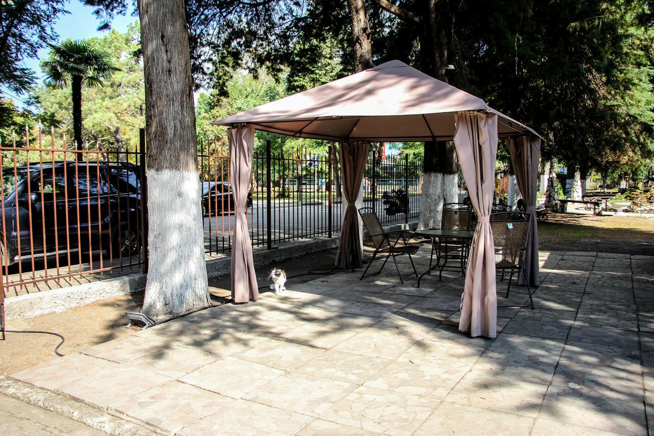 Pitsunda Hotel Ngoại thất bức ảnh