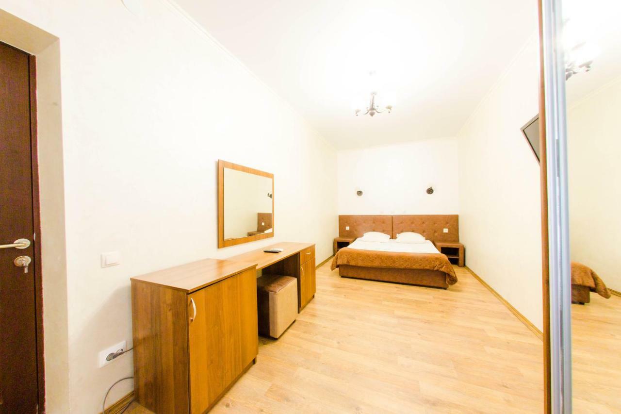 Pitsunda Hotel Ngoại thất bức ảnh