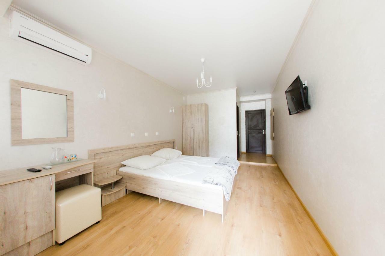 Pitsunda Hotel Ngoại thất bức ảnh