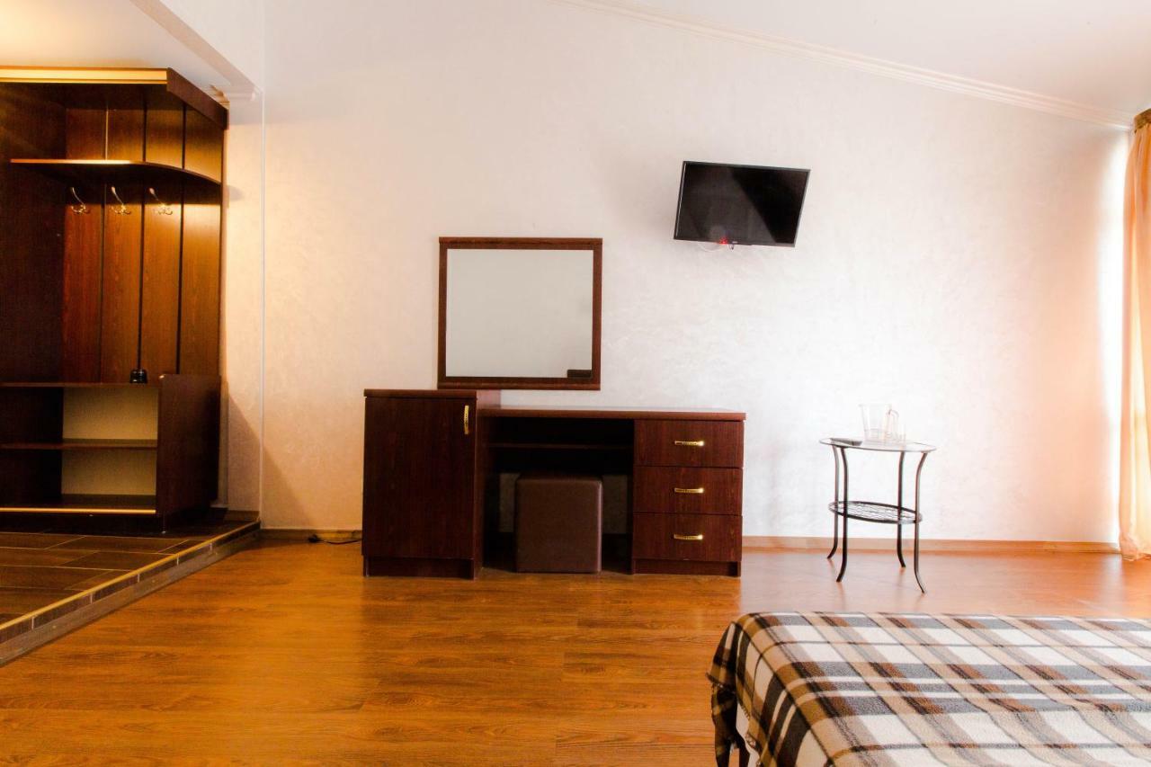 Pitsunda Hotel Ngoại thất bức ảnh