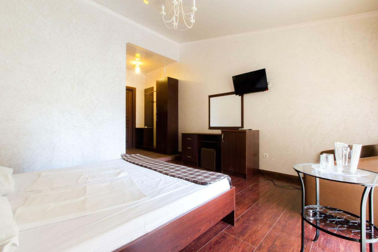 Pitsunda Hotel Ngoại thất bức ảnh