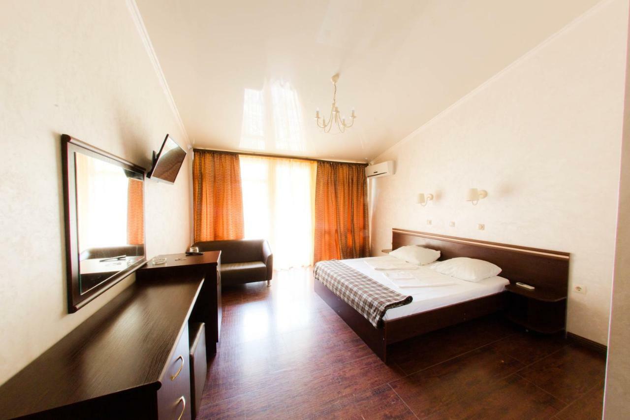 Pitsunda Hotel Ngoại thất bức ảnh
