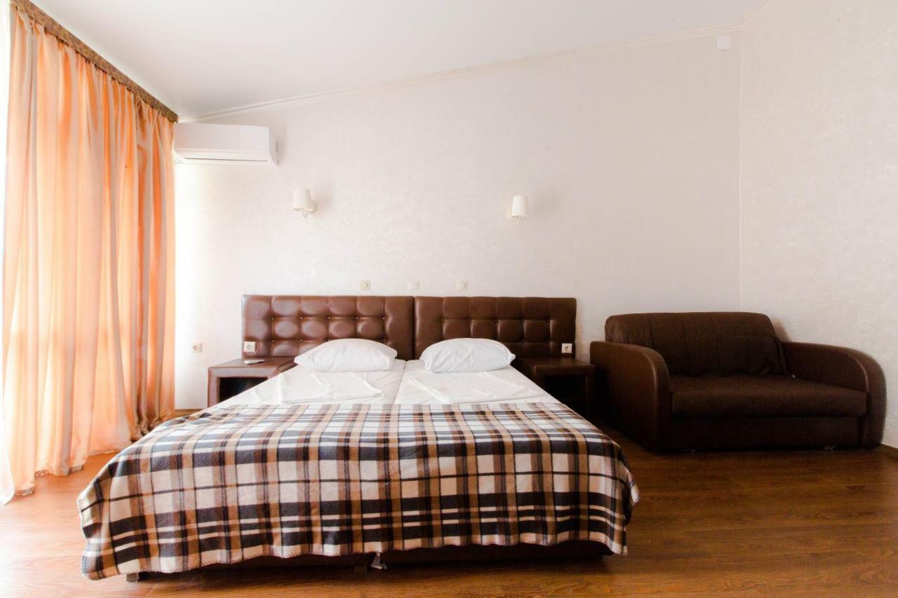 Pitsunda Hotel Ngoại thất bức ảnh